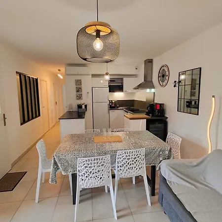 Villa T3 Climatisee En Avec Piscine *