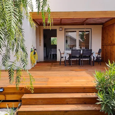 Villa T3 Climatisee En Avec Piscine *