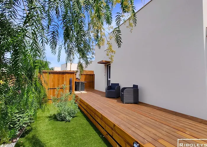 Riboleys - T3 Climatisee Avec Piscine Villa